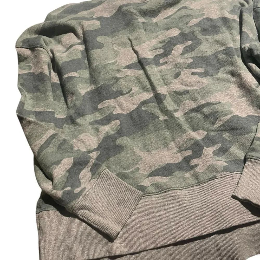 Time and Tru size large Camouflage Print Sweatshirt excellent condition